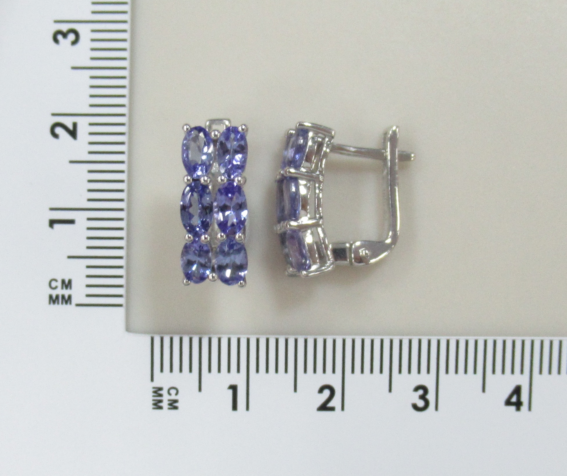 Серебряные серьги с танзанитами